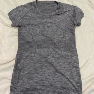 Lululemon Swiftly Tech T-shirt. Size 12